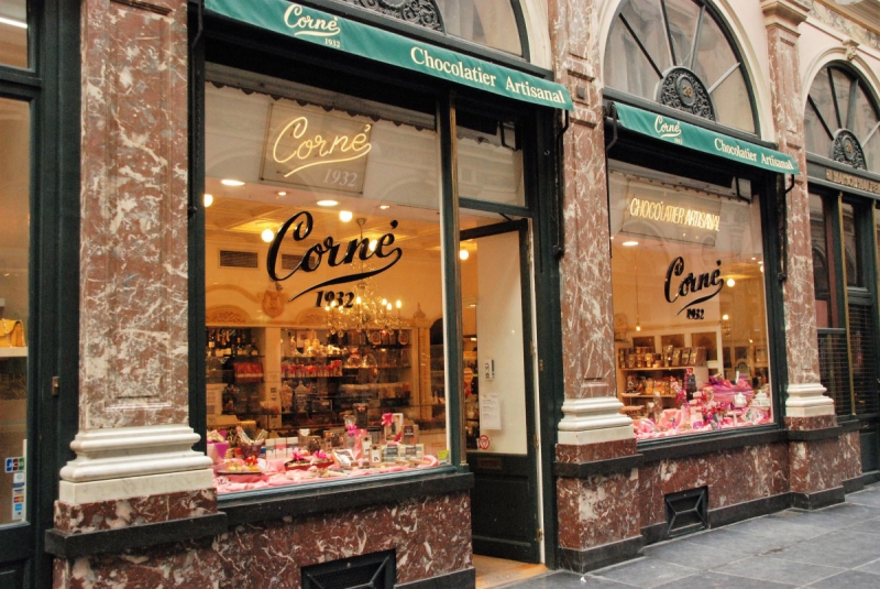 chocolaterie-BAUDINARD SUR VERDON-min_chocolate_chocolaterie_shop_luxury_chic_gallery_brussels_belgium-558146